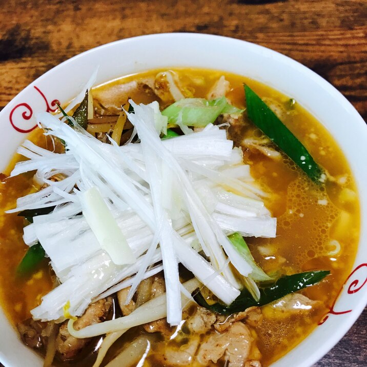 市販の味噌ラーメンに、野菜炒め乗せ!